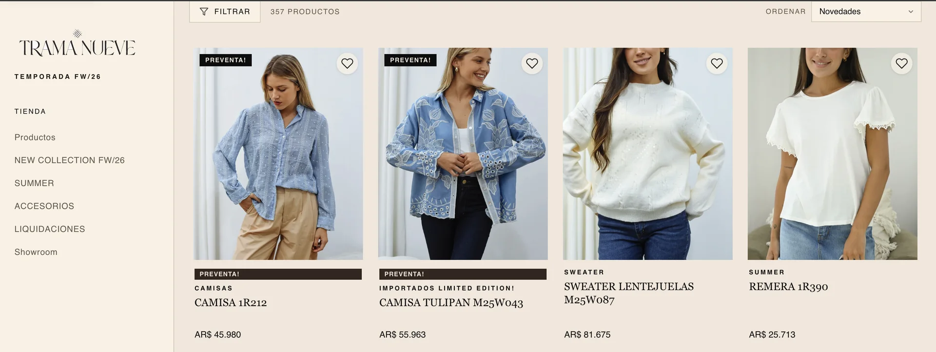 Catálogo atacadista de vestuário com 357 produtos onde duas camisas marcadas como PRÉ-VENDA! aparecem ao lado de um suéter e uma camiseta com estoque disponível