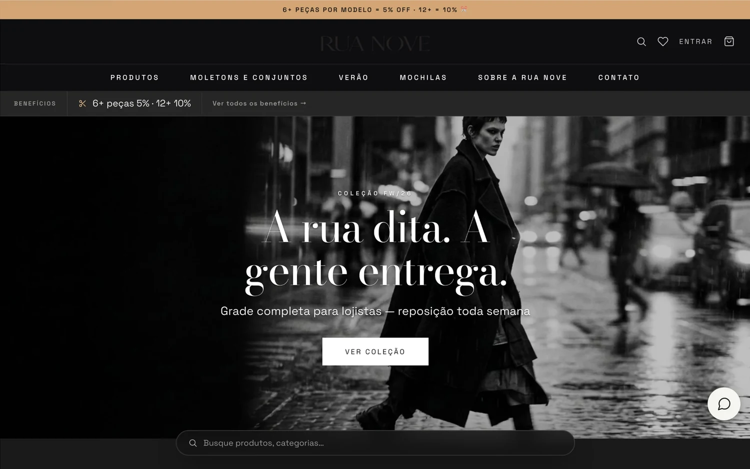 Loja atacadista de roupas em um notebook