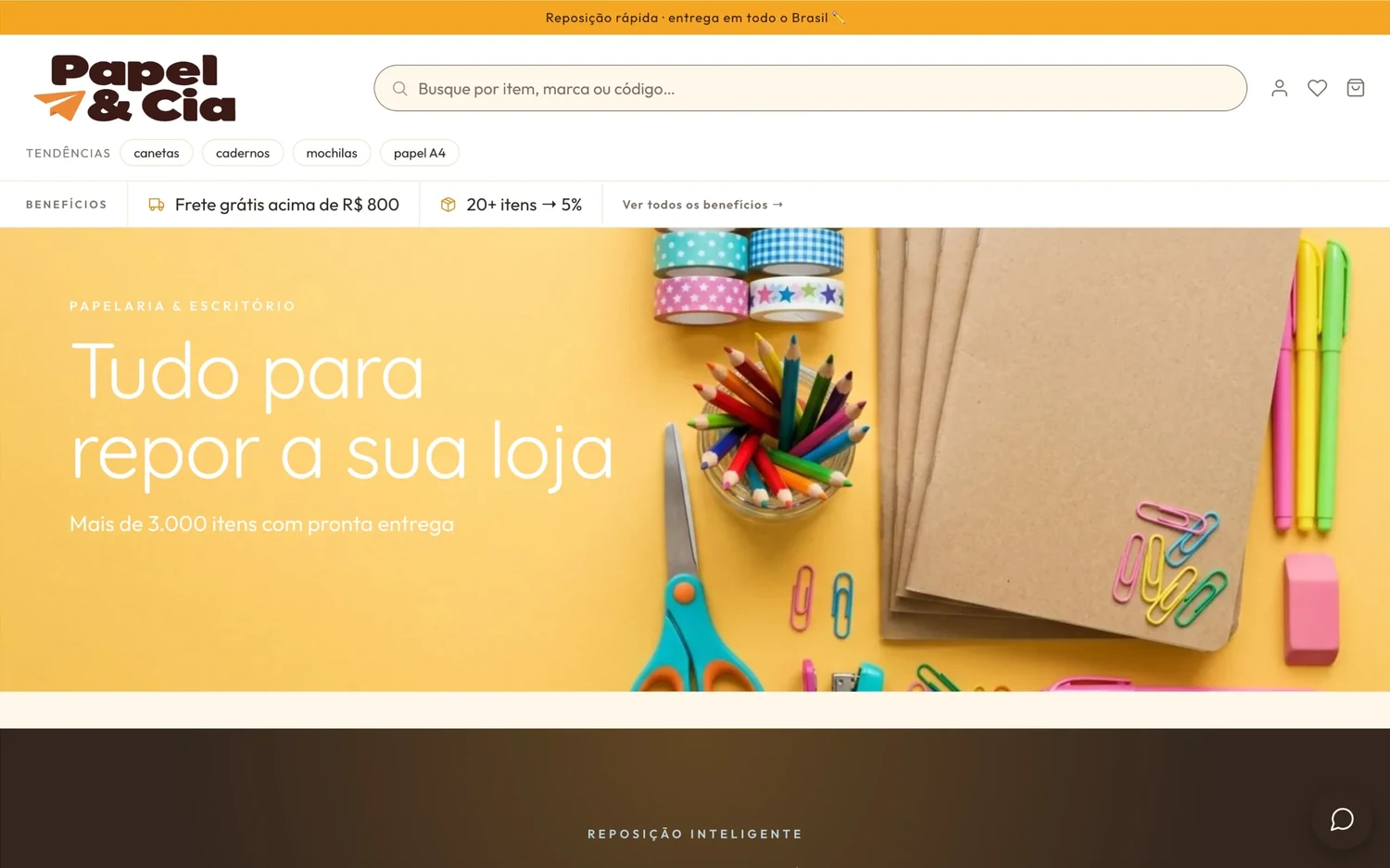 Loja atacadista de papelaria em um notebook